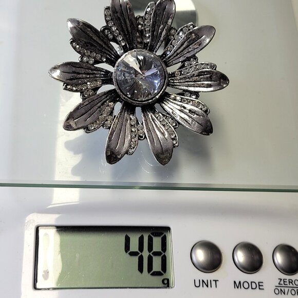 Vintage Statement Silver and Crystal Flower Adjustable Ring - Picture 5 of 5